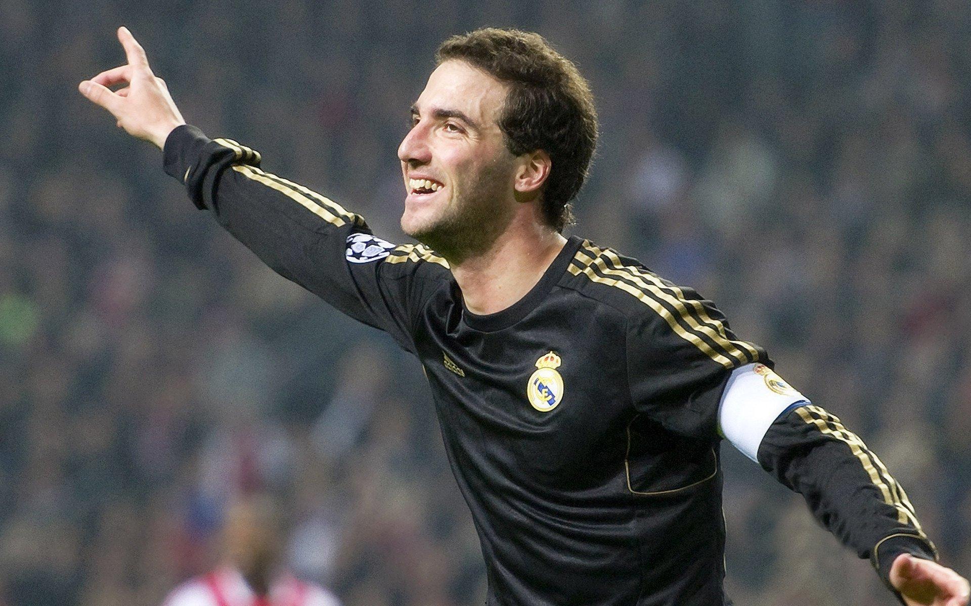 费迪南德力荐奥斯梅恩，曼联中锋位置的未来选择